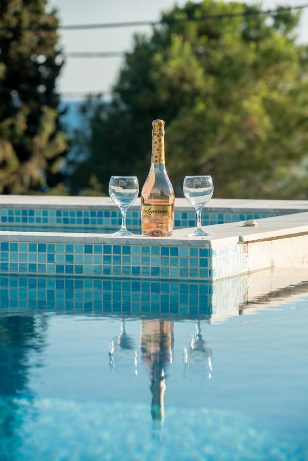 Villa Costamare - Enjoy Lazy Days On The Private Pool-Jacuzzi Pefki  Bagian luar foto