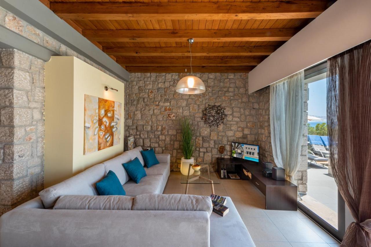 Villa Costamare - Enjoy Lazy Days On The Private Pool-Jacuzzi Pefki  Bagian luar foto