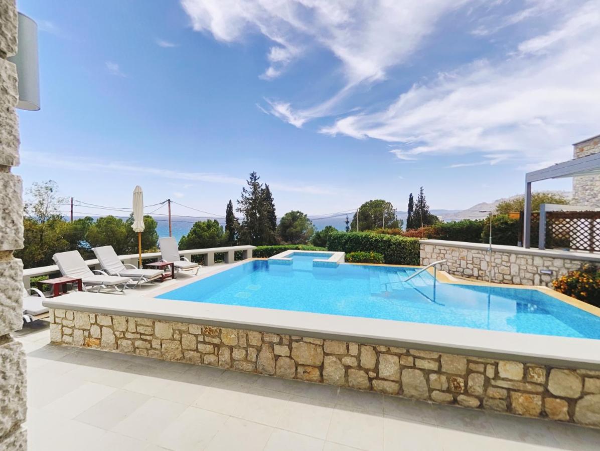 Villa Costamare - Enjoy Lazy Days On The Private Pool-Jacuzzi Pefki  Bagian luar foto