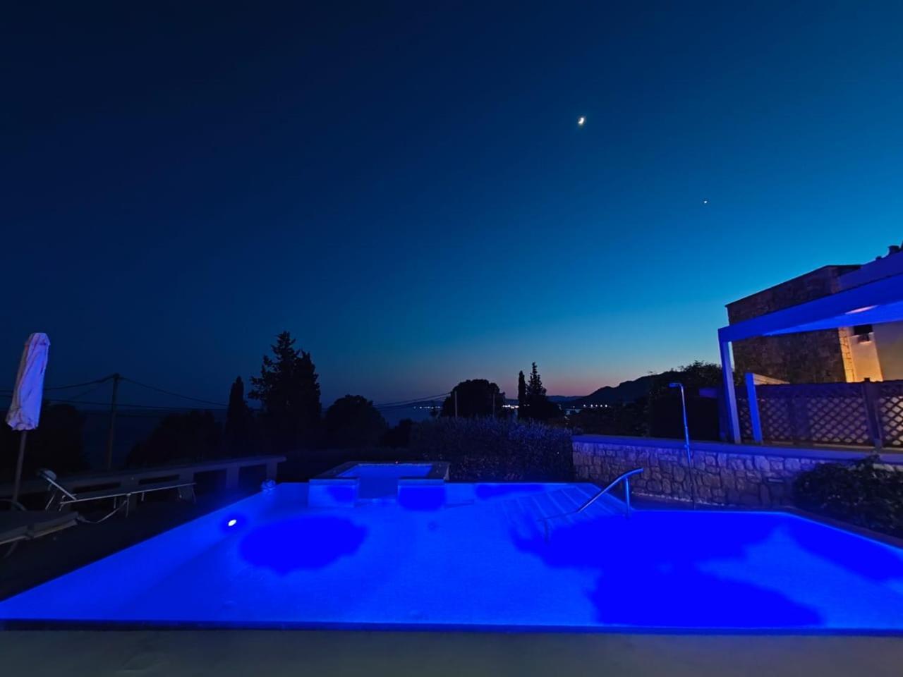 Villa Costamare - Enjoy Lazy Days On The Private Pool-Jacuzzi Pefki  Bagian luar foto