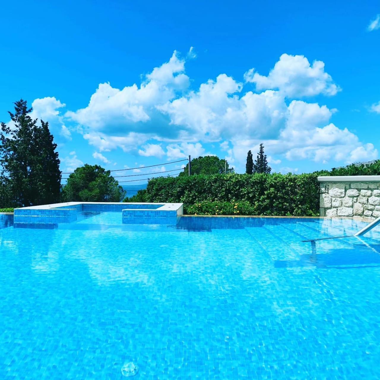 Villa Costamare - Enjoy Lazy Days On The Private Pool-Jacuzzi Pefki  Bagian luar foto