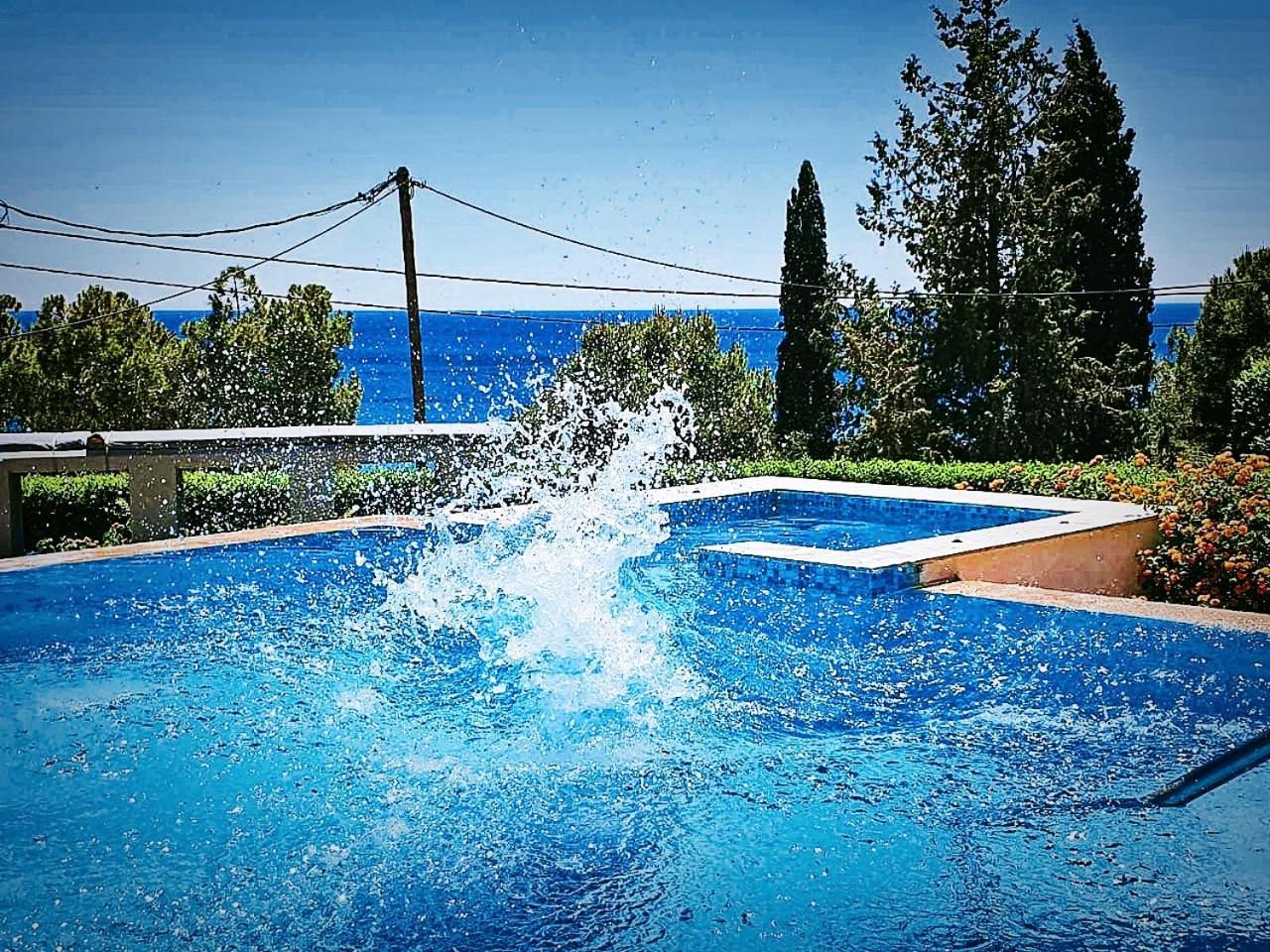 Villa Costamare - Enjoy Lazy Days On The Private Pool-Jacuzzi Pefki  Bagian luar foto