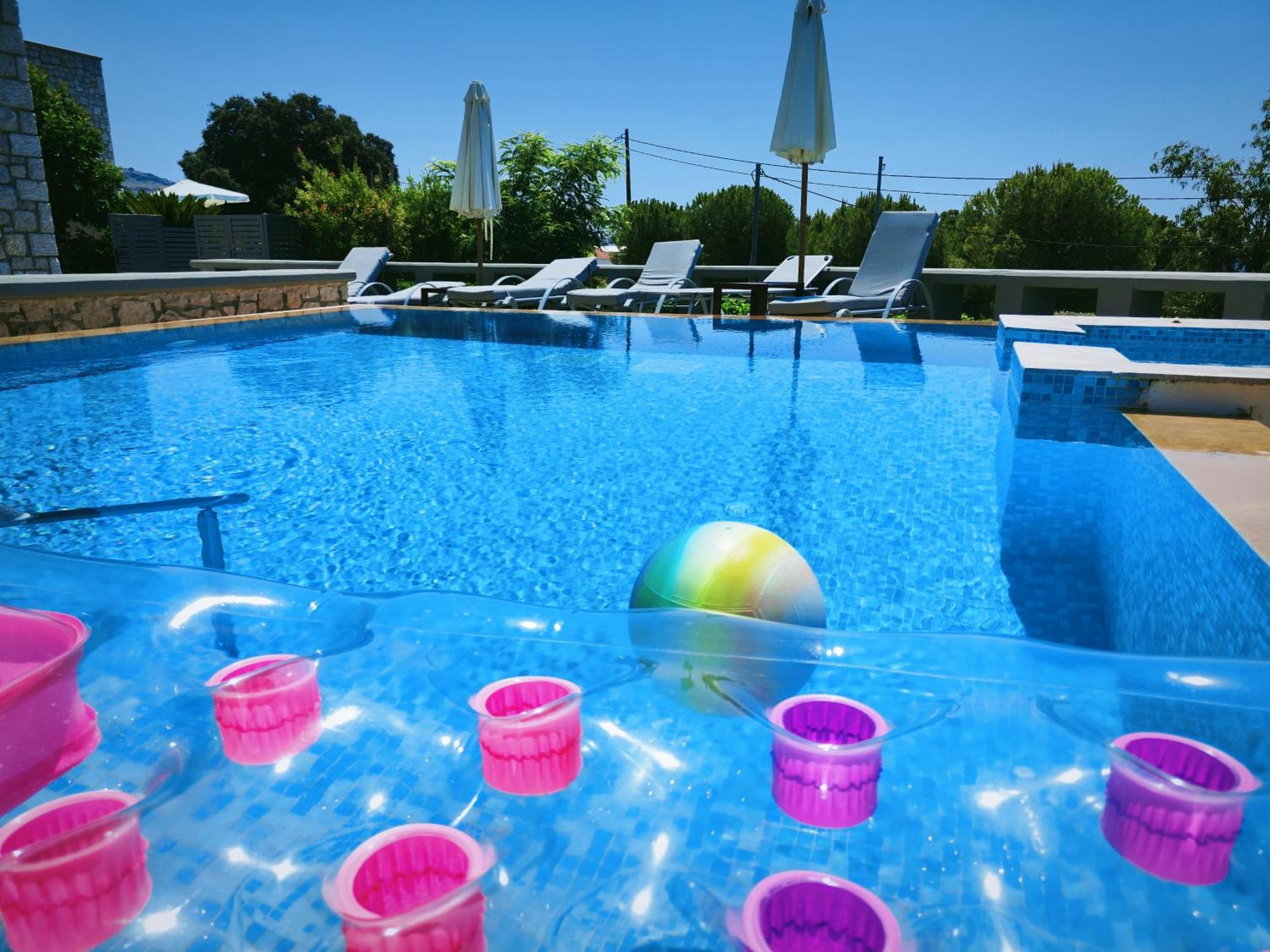 Villa Costamare - Enjoy Lazy Days On The Private Pool-Jacuzzi Pefki  Bagian luar foto